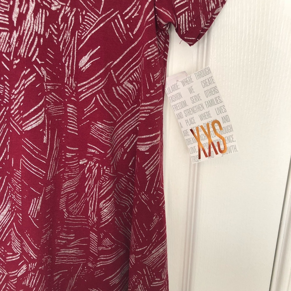 NWT elegant Carly lularoe - Picture 2 of 3